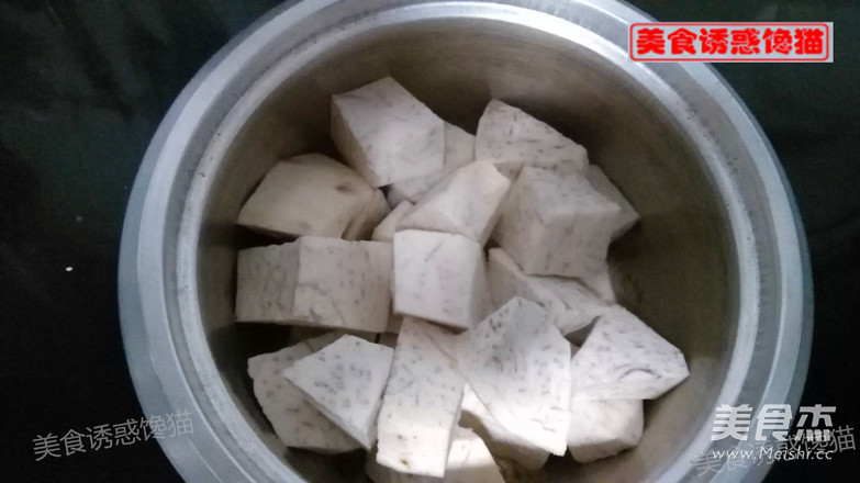 <a href=/shicai/shucai/XiangYu/index.html target=_blank><u>香芋</u></a>红烧肉的做法