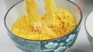 酥炸<a href=/shicai/shuichanpin/YouYu/index.html target=_blank><u>鱿鱼</u></a>圈