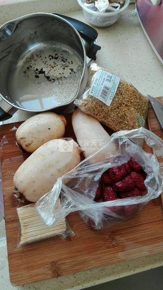 <a href=/shicai/shucai/GuiHua/index.html target=_blank><u>桂花</u></a>红<a href=/shicai/guopin/Zao/index.html target=_blank><u>枣</u></a><a href=/shicai/shucai/LianOu/index.html target=_blank><u>莲<a href=/shicai/shucai/Ou/index.html target=_blank><u>藕</u></a></u></a>