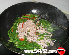 <a href=/shicai/shucai/JiuCaiHua/index.html target=_blank><u><a href=/shicai/shucai/JiuCai/index.html target=_blank><u>韭菜</u></a>花</u></a>炒肉丝怎么做5