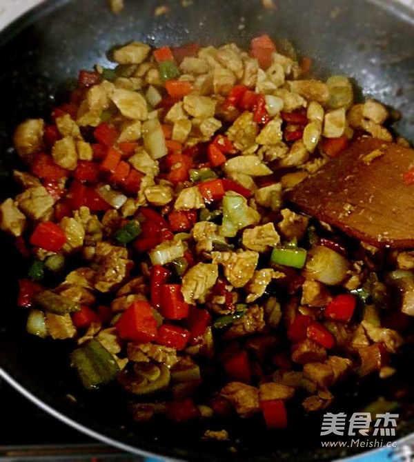 甜不辣<a href=/shicai/rouqin/ZhengJi/index.html target=_blank><u>鸡肉</u></a>丁的做法