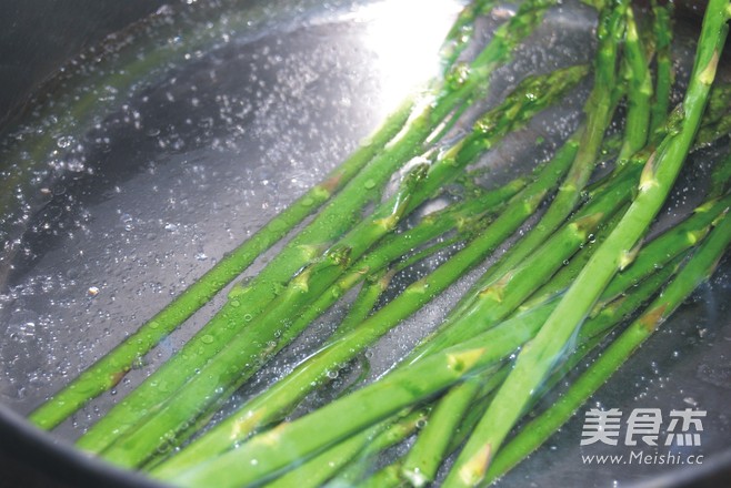 <a href=/shicai/rouqin/AnChun/index.html target=_blank><u>鹌鹑</u></a>蛋烤磨菇的做法