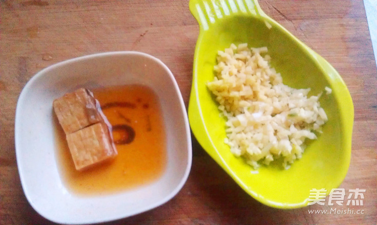 腐乳<a href=/shicai/shucai/ShengCai/index.html target=_blank><u>生菜</u></a>的做法