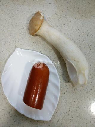 <a href=/shicai/shucai/XingBaoGu/index.html target=_blank><u><a href=/shicai/guopin/Xing/index.html target=_blank><u>杏</u></a>鲍菇</u></a><a href=/shicai/rouqin/XiangChang/index.html target=_blank><u>香肠</u></a>片