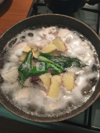 <a href=/shicai/rouqin/ZhengJi/index.html target=_blank><u>鸡肉</u></a>松