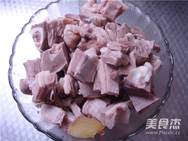 家常红烧<a href=/shicai/rouqin/NiuRou/index.html target=_blank><u>牛肉</u></a>的做法