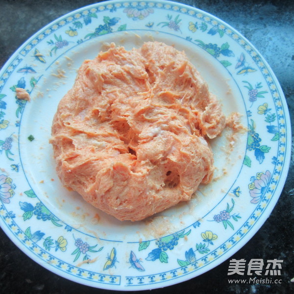 炸<a href=/shicai/shucai/HuLuoBo/index.html target=_blank><u>胡<a href=/shicai/shucai/LuoBo/index.html target=_blank><u>萝卜</u></a></u></a><a href=/shicai/rouqin/ZhuRou/index.html target=_blank><u>猪肉</u></a>丸子的做法