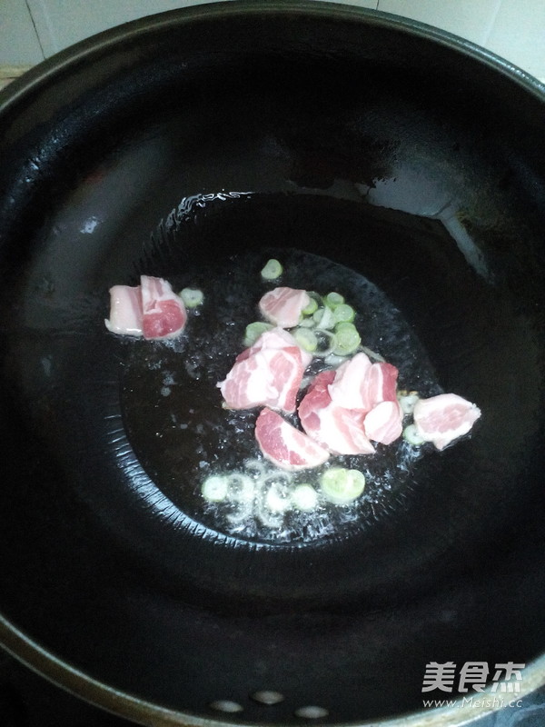 <a href=/shicai/shucai/XiangGu/index.html target=_blank><u>香菇</u></a>炖<a href=/shicai/shucai/TuDou/index.html target=_blank><u>土豆</u></a>的做法