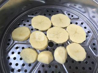 <a href=/shicai/mimian/SuanNai/index.html target=_blank><u>酸奶</u></a><a href=/shicai/shucai/TuDou/index.html target=_blank><u>土豆</u></a>泥