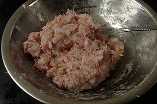 <a href=/shicai/mimian/YanMai/index.html target=_blank><u>燕麦</u></a><a href=/shicai/guopin/ZhiMa/index.html target=_blank><u>芝麻</u></a>肉丸