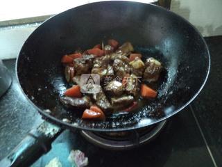 红<a href=/shicai/shucai/LuoBo/index.html target=_blank><u>萝卜</u></a>烧<a href=/shicai/rouqin/PaiGu/index.html target=_blank><u>排骨</u></a>