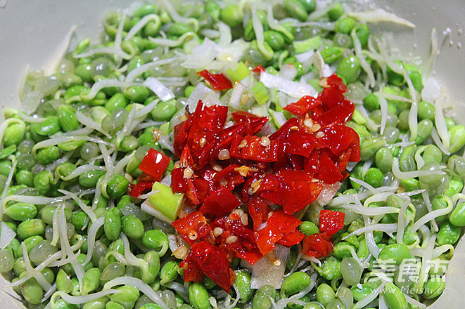 剁椒<a href=/shicai/mimian/QingDou/index.html target=_blank><u>青豆</u></a>的做法