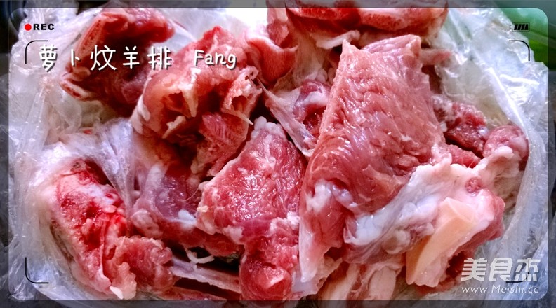 <a href=/shicai/shucai/LuoBo/index.html target=_blank><u>萝卜</u></a>炆<a href=/shicai/rouqin/YangPai/index.html target=_blank><u>羊排</u></a>的做法