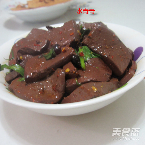 <a href=/shicai/mimian/HeiDou/index.html target=_blank><u>黑豆</u></a>豉煮<a href=/shicai/rouqin/zhuXue/index.html target=_blank><u>猪<a href=/shicai/rouqin/Xue/index.html target=_blank><u>血</u></a></u></a>的做法