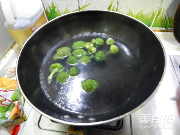 蚝油<a href=/shicai/shucai/XingBaoGu/index.html target=_blank><u><a href=/shicai/guopin/Xing/index.html target=_blank><u>杏</u></a>鲍菇</u></a>的做法