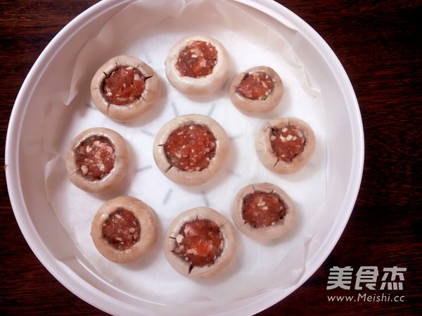 <a href=/shicai/shucai/KouMo/index.html target=_blank><u>口蘑</u></a>酿肉的做法