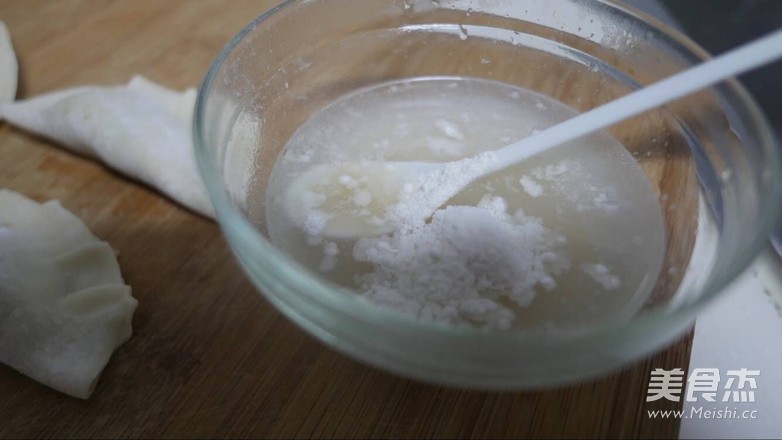 <a href=/shicai/mimian/DouFu/index.html target=_blank><u>豆腐</u></a>塞肉的做法