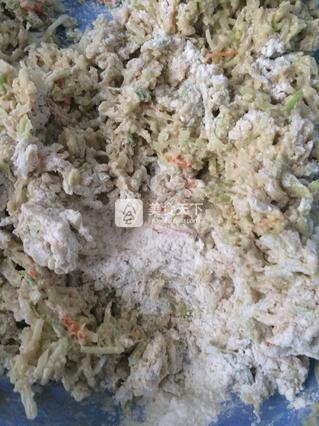 <a href=/shicai/shucai/LuoBo/index.html target=_blank><u>萝卜</u></a>丸子