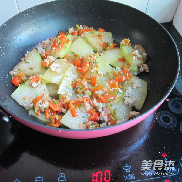 肉末煎<a href=/shicai/shucai/DongGua/index.html target=_blank><u>冬瓜</u></a>的做法