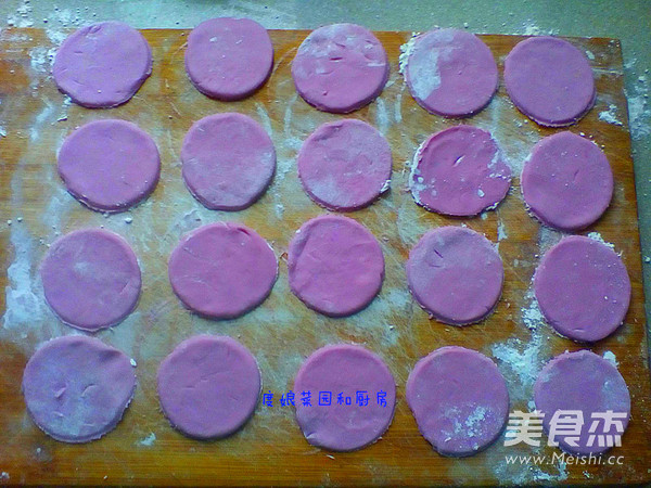 <a href=/shicai/shucai/ZiShu/index.html target=_blank><u>紫薯</u></a>蒸饺的做法