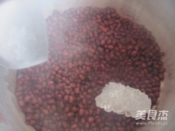 自制蜜<a href=/shicai/mimian/HongDou/index.html target=_blank><u>红豆</u></a>的做法
