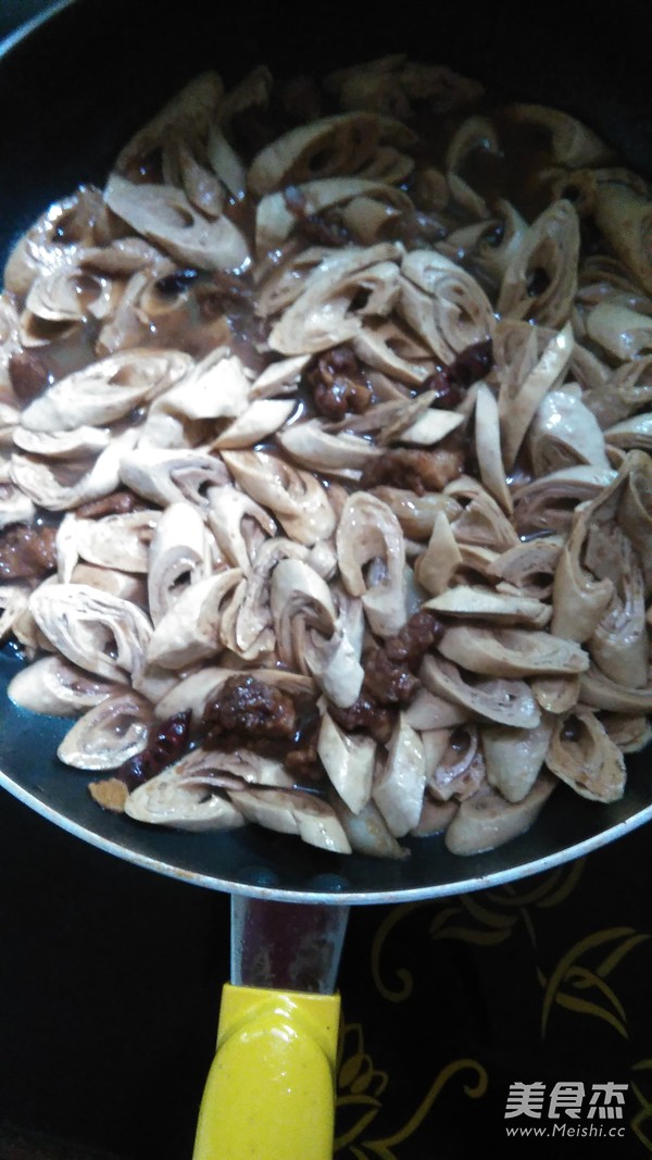 豆棍红烧<a href=/shicai/rouqin/YaZi/index.html target=_blank><u>鸭子</u></a>的做法