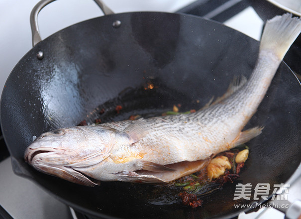 红烧<a href=/shicai/shuichanpin/HuangHuaYu/index.html target=_blank><u>黄花鱼</u></a>的做法