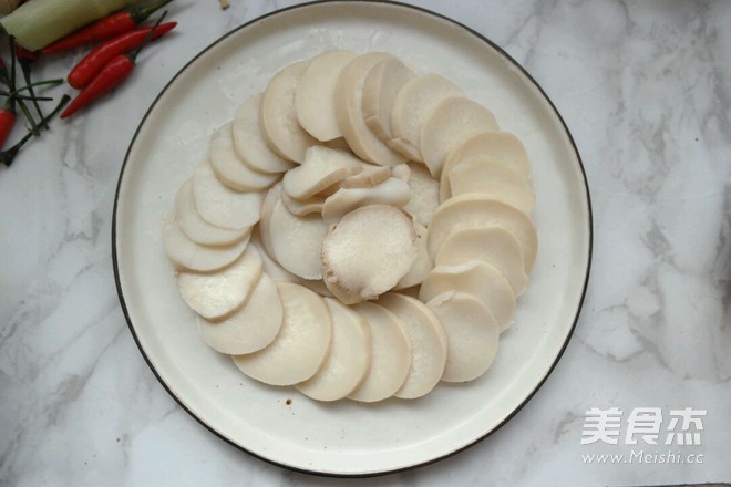 王府<a href=/shicai/diaoweipin/CongYou/index.html target=_blank><u>葱油</u></a><a href=/shicai/shucai/XingBaoGu/index.html target=_blank><u><a href=/shicai/guopin/Xing/index.html target=_blank><u>杏</u></a>鲍菇</u></a>的做法