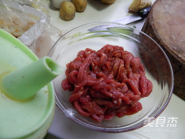 <a href=/shicai/shucai/QinCai/index.html target=_blank><u>芹菜</u></a>炒<a href=/shicai/rouqin/NiuRou/index.html target=_blank><u>牛肉</u></a>丝的做法