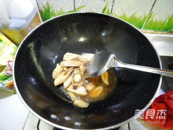 蚝油<a href=/shicai/shucai/XingBaoGu/index.html target=_blank><u><a href=/shicai/guopin/Xing/index.html target=_blank><u>杏</u></a>鲍菇</u></a>的做法