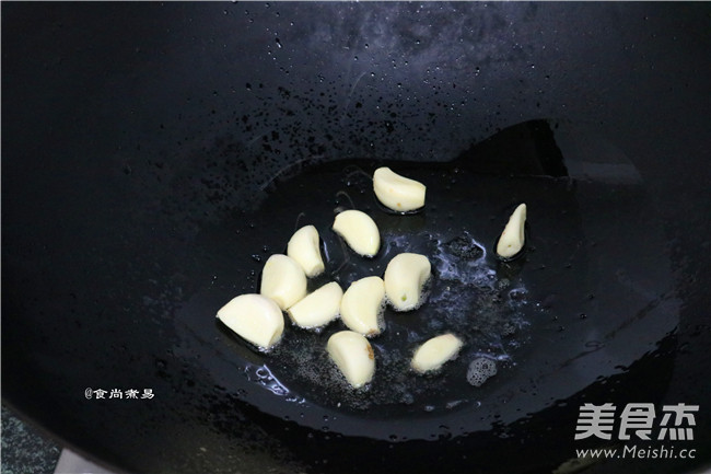 #六月鲜#<a href=/shicai/guopin/HuaSheng/index.html target=_blank><u>花生</u></a>煲猪手的做法