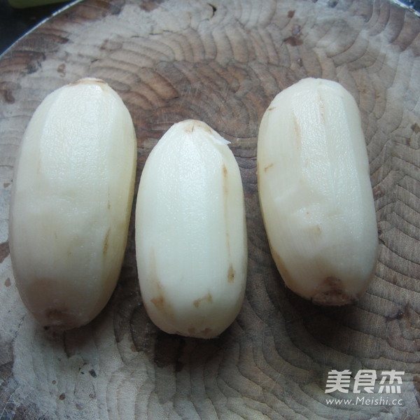 老鸭炖<a href=/shicai/shucai/LianOu/index.html target=_blank><u>莲<a href=/shicai/shucai/Ou/index.html target=_blank><u>藕</u></a></u></a>的做法