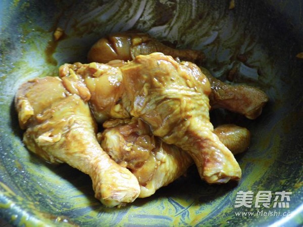 香脆辣<a href=/shicai/rouqin/JiTui/index.html target=_blank><u>鸡腿</u></a>的做法