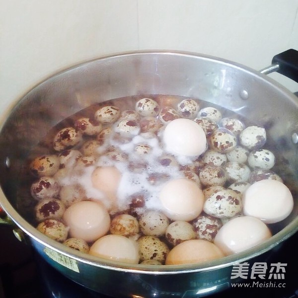 <a href=/shicai/rouqin/ZhuJiao/index.html target=_blank><u>猪脚</u></a>姜<a href=/shicai/diaoweipin/Cu/index.html target=_blank><u>醋</u></a>的做法