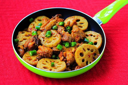 干锅<a href=/shicai/shucai/LianOu/index.html target=_blank><u>莲<a href=/shicai/shucai/Ou/index.html target=_blank><u>藕</u></a></u></a>鸡的做法