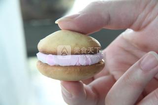 白<a href=/shicai/mimian/QiaoKeLi/index.html target=_blank><u>巧克力</u></a>蛋黄派