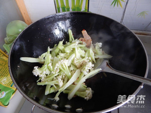 干锅<a href=/shicai/mimian/FuZhu/index.html target=_blank><u>腐竹</u></a>的做法