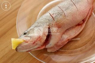 无水葱姜焗<a href=/shicai/shuichanpin/LuYu/index.html target=_blank><u>鲈鱼</u></a>