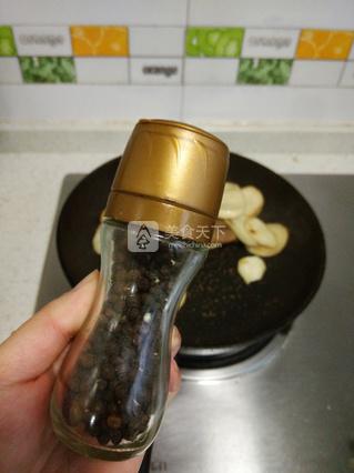 <a href=/shicai/shucai/XingBaoGu/index.html target=_blank><u><a href=/shicai/guopin/Xing/index.html target=_blank><u>杏</u></a>鲍菇</u></a><a href=/shicai/rouqin/XiangChang/index.html target=_blank><u>香肠</u></a>片