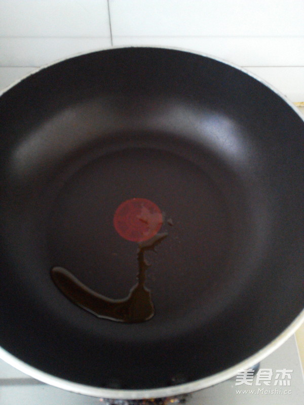 煎<a href=/shicai/rouqin/FeiNiu/index.html target=_blank><u>肥牛</u></a>片的做法