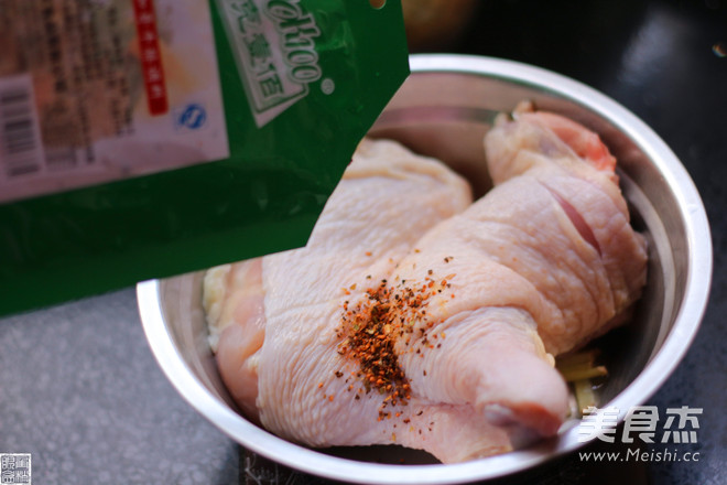 蔬菜烤<a href=/shicai/rouqin/JiTui/index.html target=_blank><u>鸡腿</u></a>的做法