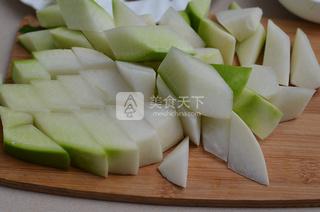 <a href=/shicai/rouqin/YangRou/index.html target=_blank><u>羊肉</u></a>烧<a href=/shicai/shucai/LuoBo/index.html target=_blank><u>萝卜</u></a>