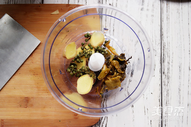 酸辣鱼片火锅的做法