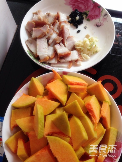 烧肉烩<a href=/shicai/shucai/NanGua/index.html target=_blank><u>南瓜</u></a>的做法