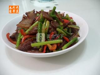 <a href=/shicai/rouqin/LaRou/index.html target=_blank><u>腊肉</u></a>腊肠炒蒜苔