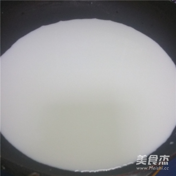 <a href=/shicai/mimian/NiuNai/index.html target=_blank><u>牛奶</u></a>冰糖炖<a href=/shicai/yaoshi/YaWo/index.html target=_blank><u>燕窝</u></a>的做法