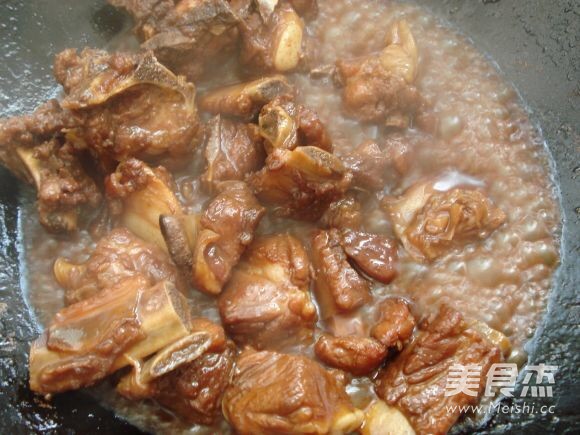 红烧<a href=/shicai/rouqin/PaiGu/index.html target=_blank><u>排骨</u></a>的做法