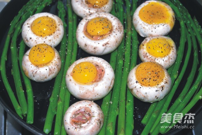 <a href=/shicai/rouqin/AnChun/index.html target=_blank><u>鹌鹑</u></a>蛋烤磨菇的做法