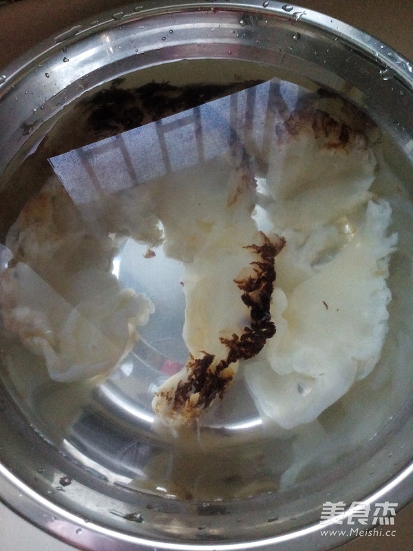 <a href=/shicai/shuichanpin/HaiZheTou/index.html target=_blank><u><a href=/shicai/shuichanpin/HaiZhe/index.html target=_blank><u>海蜇</u></a>头</u></a>拌白<a href=/shicai/shucai/CaiXin/index.html target=_blank><u>菜心</u></a>的做法