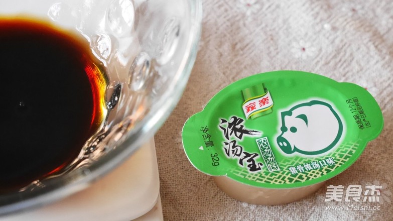 冰糖<a href=/shicai/shucai/XiangGu/index.html target=_blank><u>香菇</u></a><a href=/shicai/rouqin/ZhuTi/index.html target=_blank><u>猪蹄</u></a>的做法